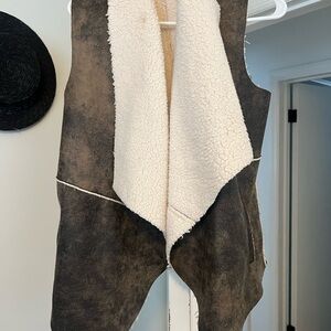 BB DAKOTA Shearling Brown Vest
